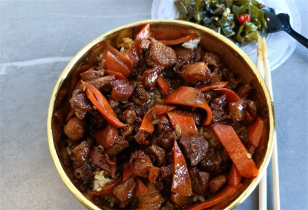 状元三杯鸡盖码饭加盟