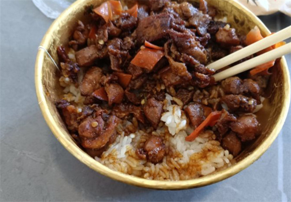 状元三杯鸡盖码饭加盟