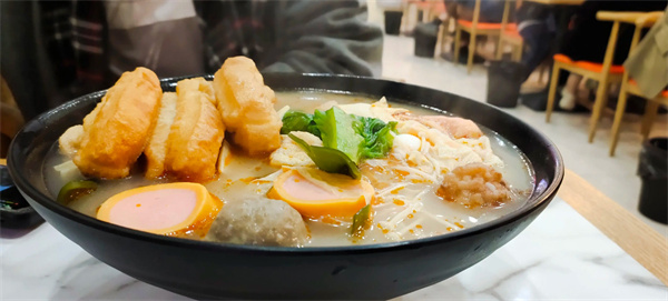 小浩骨汤麻辣烫加盟