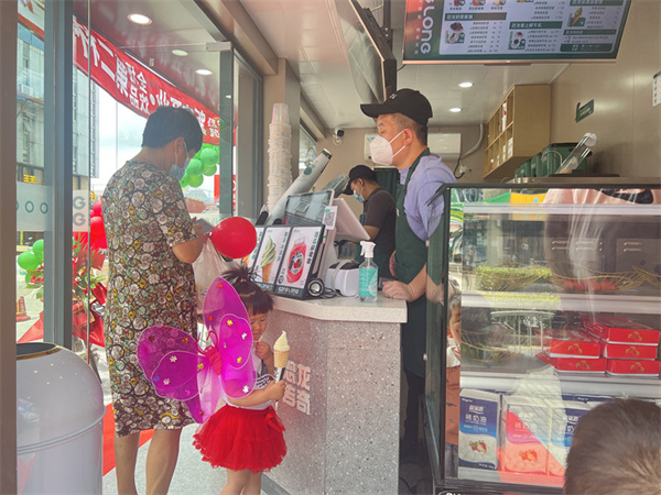 在县城开家奶茶店怎么样?恐龙传奇奶茶店加盟来解答