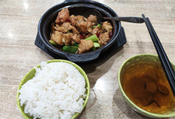 速味居黄焖鸡加盟