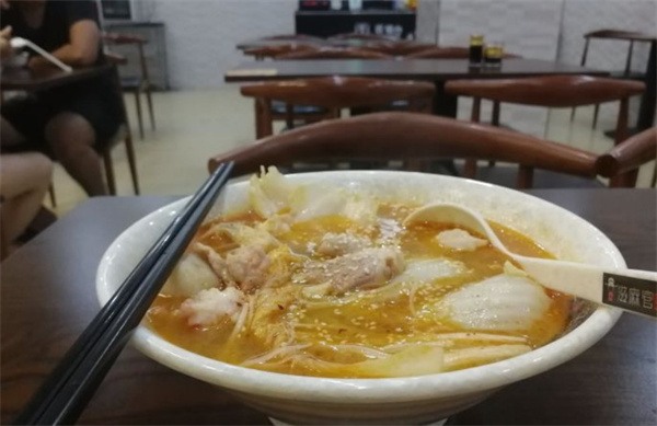 滋麻官麻辣烫加盟