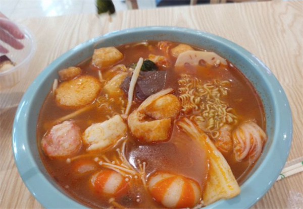 滋麻官麻辣烫加盟