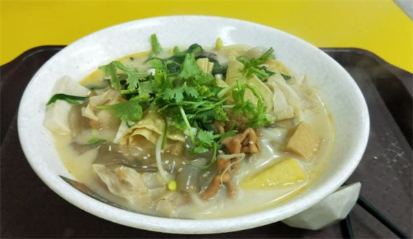 滋麻官麻辣烫加盟