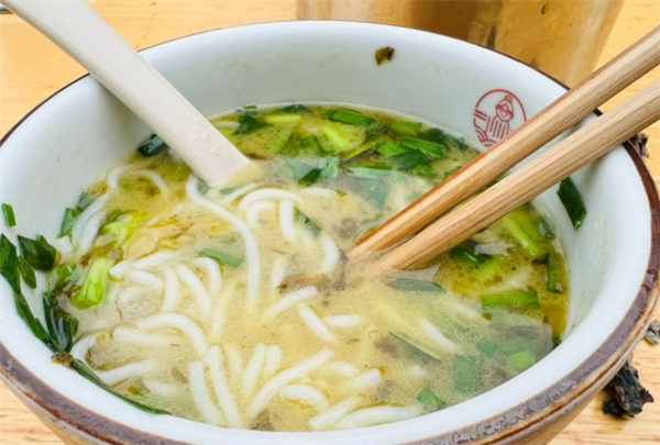 什家婆乌鸡米线