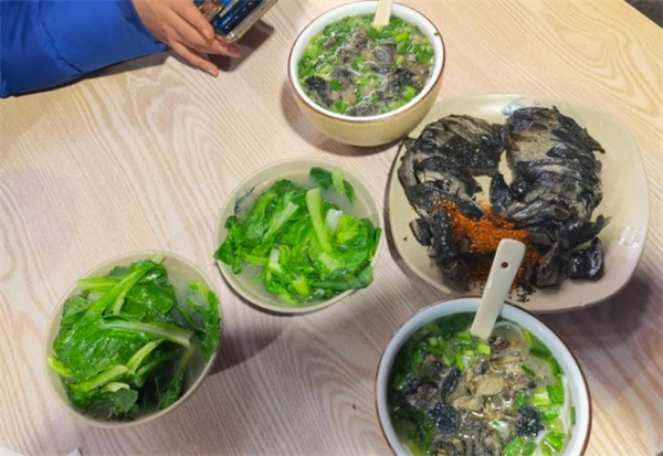 什家婆乌鸡米线