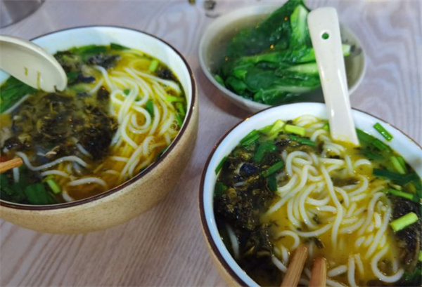 什家婆乌鸡米线