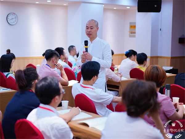 素满香自助餐厅加盟