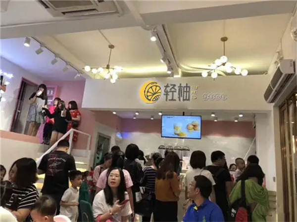 轻柚奶茶加盟