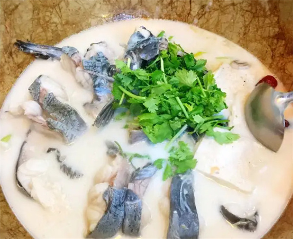 云南石锅鱼