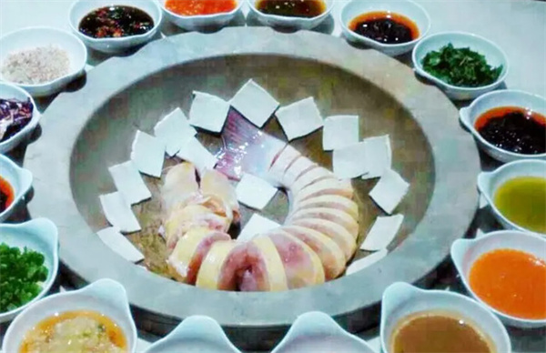 云南石锅鱼