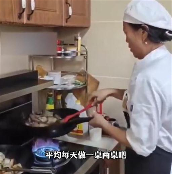 女子上门代厨炒菜:4菜1汤66元，有发掘一个新的创业项目？