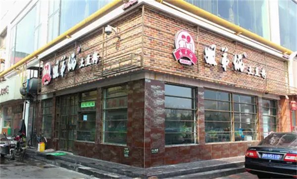姐弟俩土豆粉里面的方块是什么?