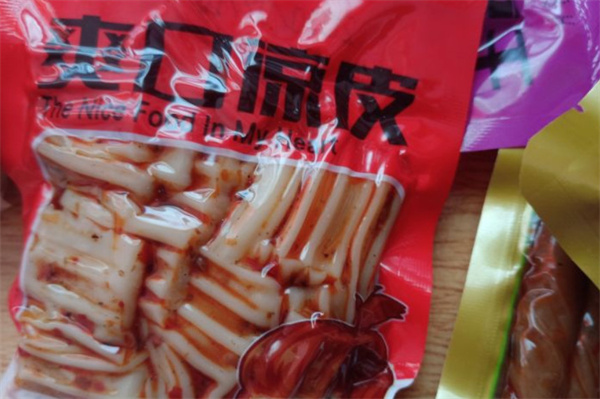 喧喧满天星零食铺子加盟