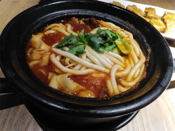 姐弟俩土豆粉老板
