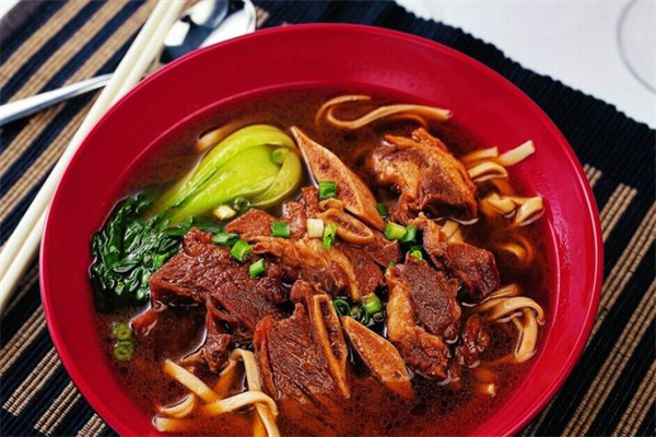 一头牛牛肉板面加盟