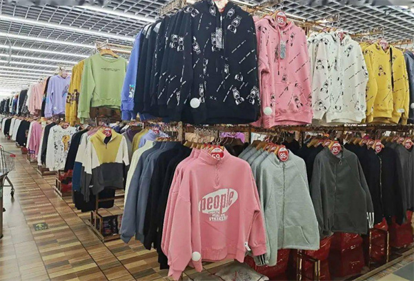 万客来服装超市加盟