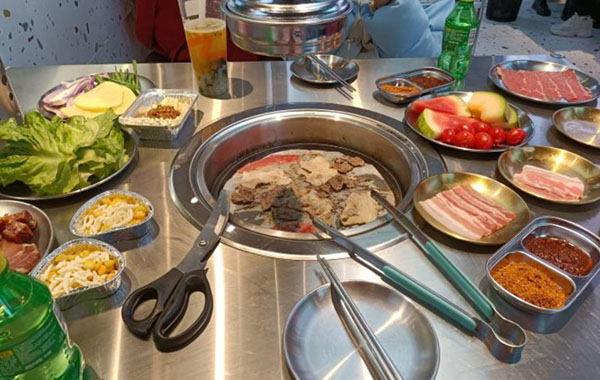 亲古呦自助烤肉加盟