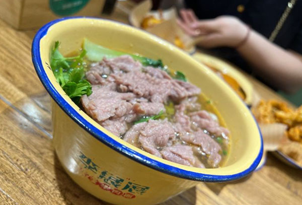 李展展生烫牛肉面加盟