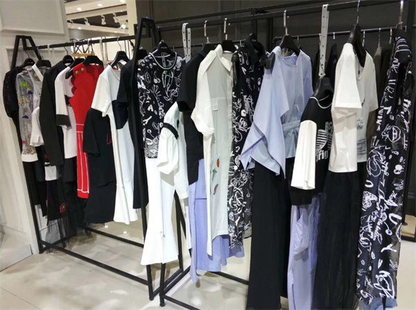 品牌服装折扣店加盟