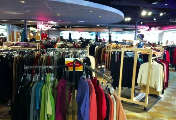 品牌服装折扣店加盟
