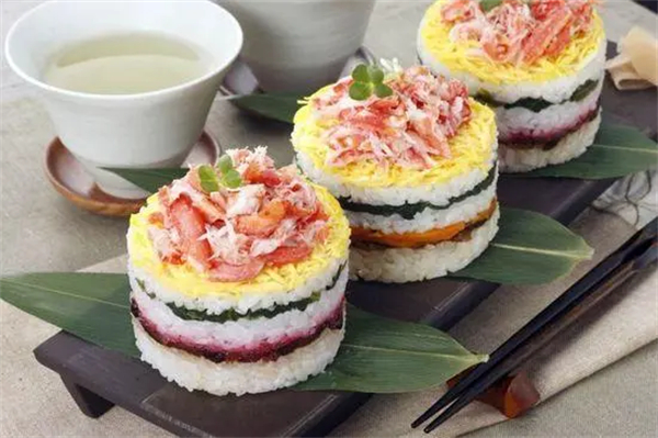 日本游泳鱼骨寿司加盟