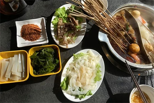 酒鲜特色火锅串串加盟