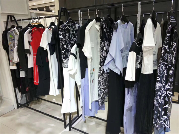品牌服饰折扣店加盟