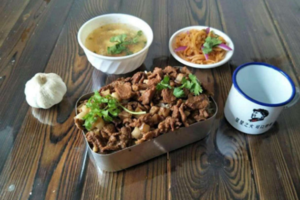 咂嘴哥老饭盒加盟