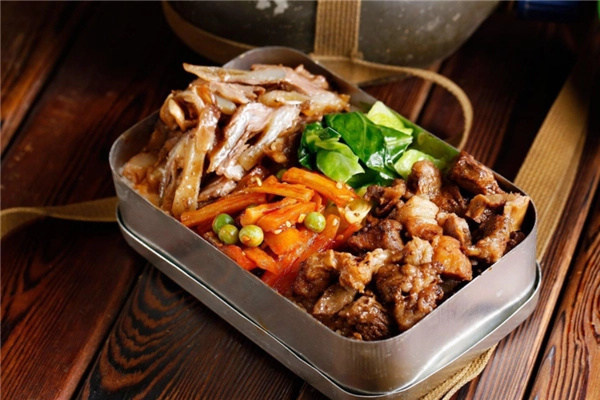 东北精炒老饭盒加盟