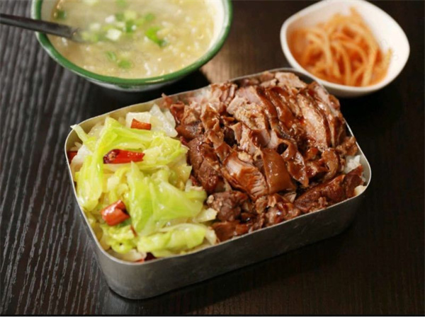 东北精炒老饭盒加盟