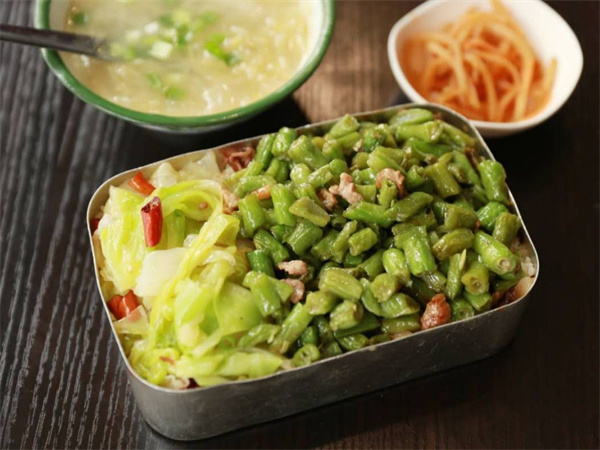 东北精炒老饭盒加盟