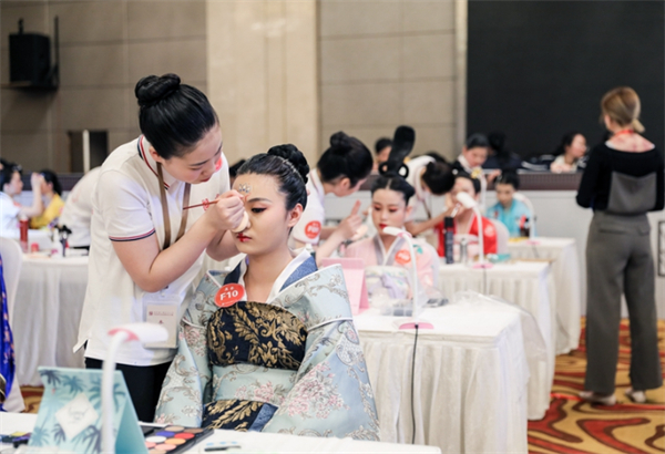 集红堂彩妆培训学校加盟