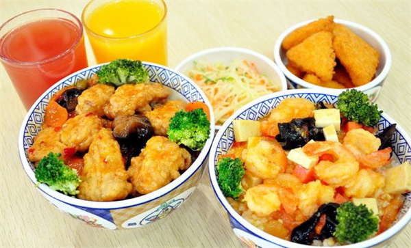 鱼啦啦快餐加盟