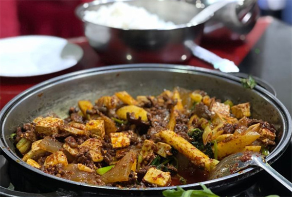 马老五麻辣牛肉火锅加盟