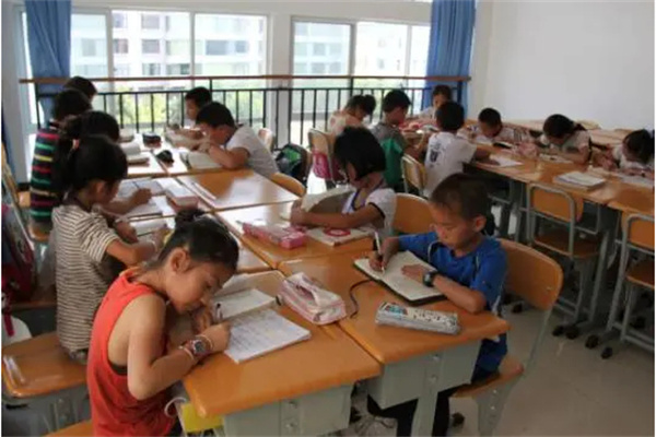 小学生作文班加盟