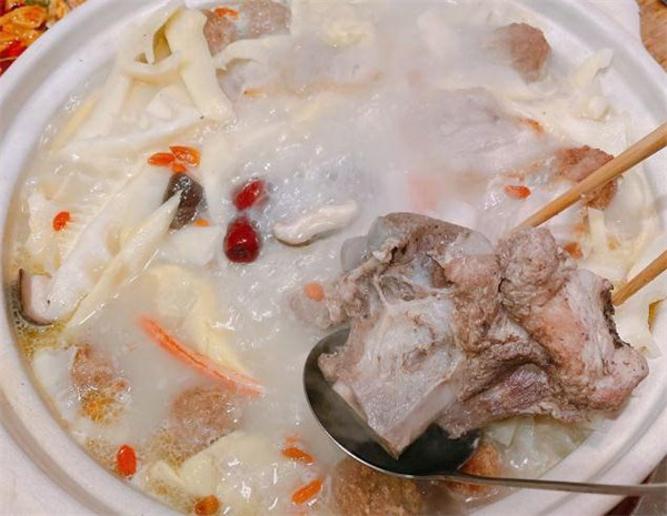 三人行骨头王火锅店加盟