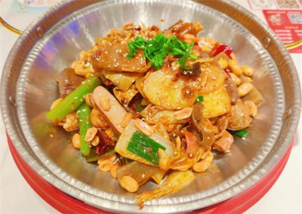红渡小香牛肉麻辣香锅加盟