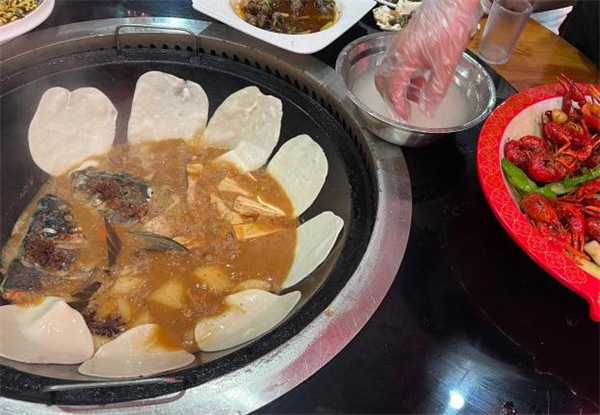 鱼咬羊龙虾馆地锅鸡加盟