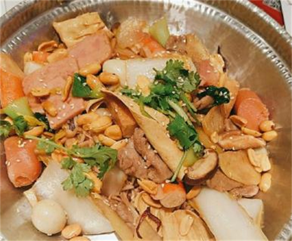 红渡小香牛肉麻辣香锅加盟