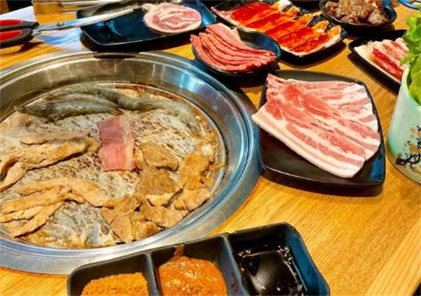 本家小顽牛自助烤肉加盟