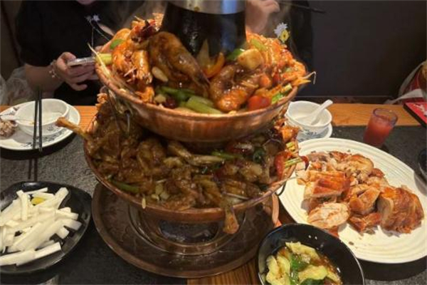 老城西炭火蛙锅加盟