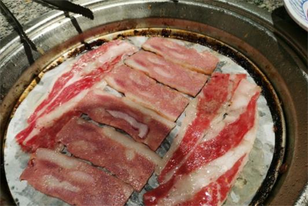 本家小顽牛自助烤肉加盟