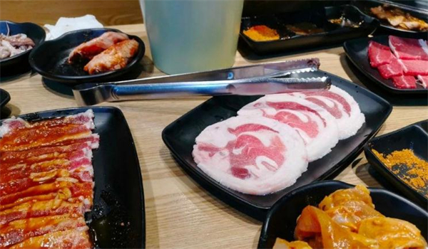本家小顽牛自助烤肉加盟