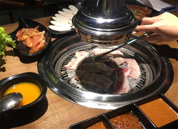 炙城烤肉加盟