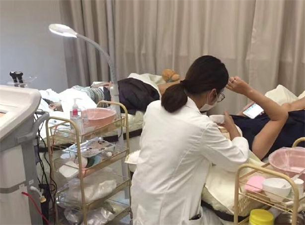 思颜美容加盟