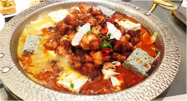 一场味蕾的盛宴:豆小涮藤椒豆花鸡让人垂涎欲滴