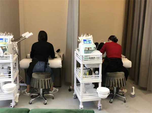 洁小白洗脸吧