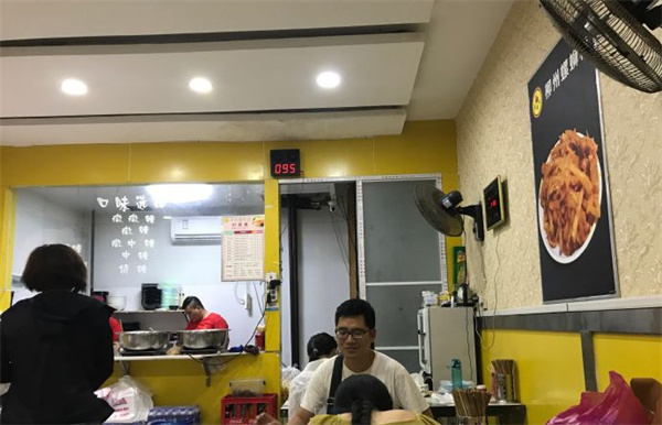 石头记柳州螺蛳粉加盟
