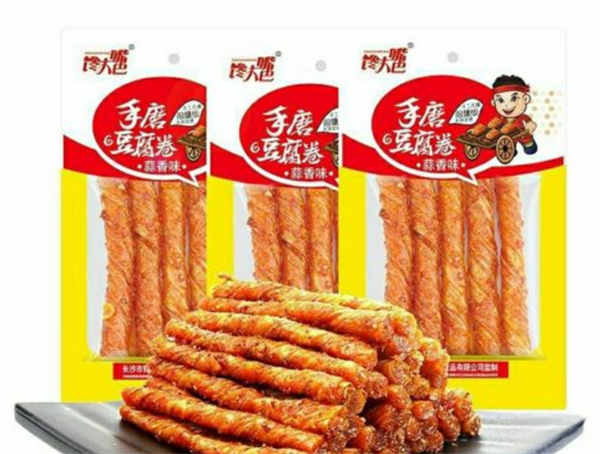 大嘴巴零食加盟